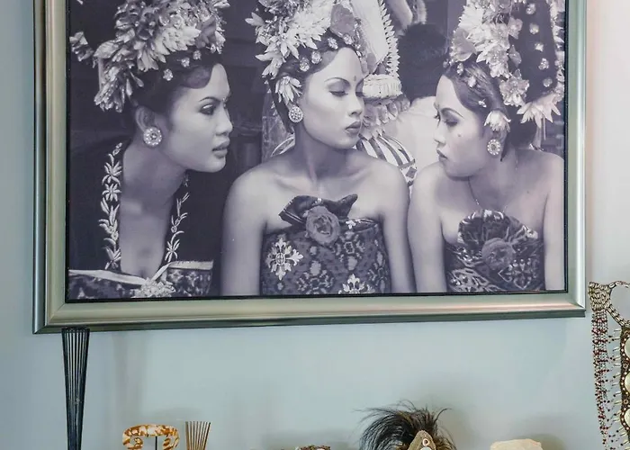 Cinta Damai - Stunning & Stylish 4br Luxury In The Heart Of Seminyak, Just A 10-min Walk To The ヴィラ スミニャック