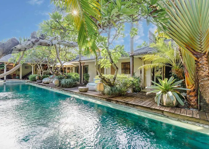 Cinta Damai - Stunning & Stylish 4br Luxury In The Heart Of Seminyak, Just A 10-min Walk To The