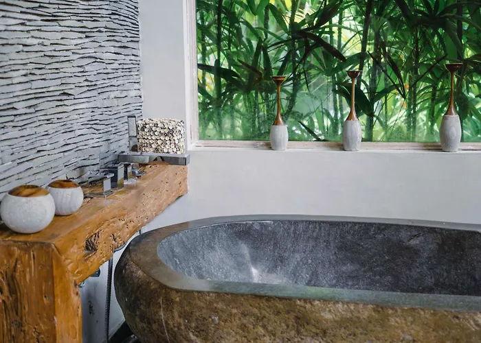 Cinta Damai - Stunning & Stylish 4br Luxury In The Heart Of Seminyak, Just A 10-min Walk To The *