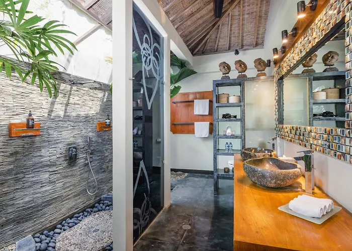 Cinta Damai - Stunning & Stylish 4br Luxury In The Heart Of Seminyak, Just A 10-min Walk To The